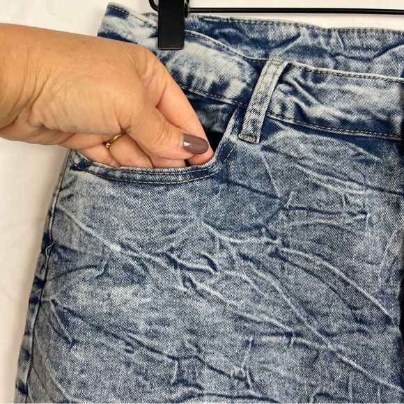 Women's Acid Washed Distressed Blue Denim Button Up Bermuda Shorts 1XL Stretch - Picture 6 of 9